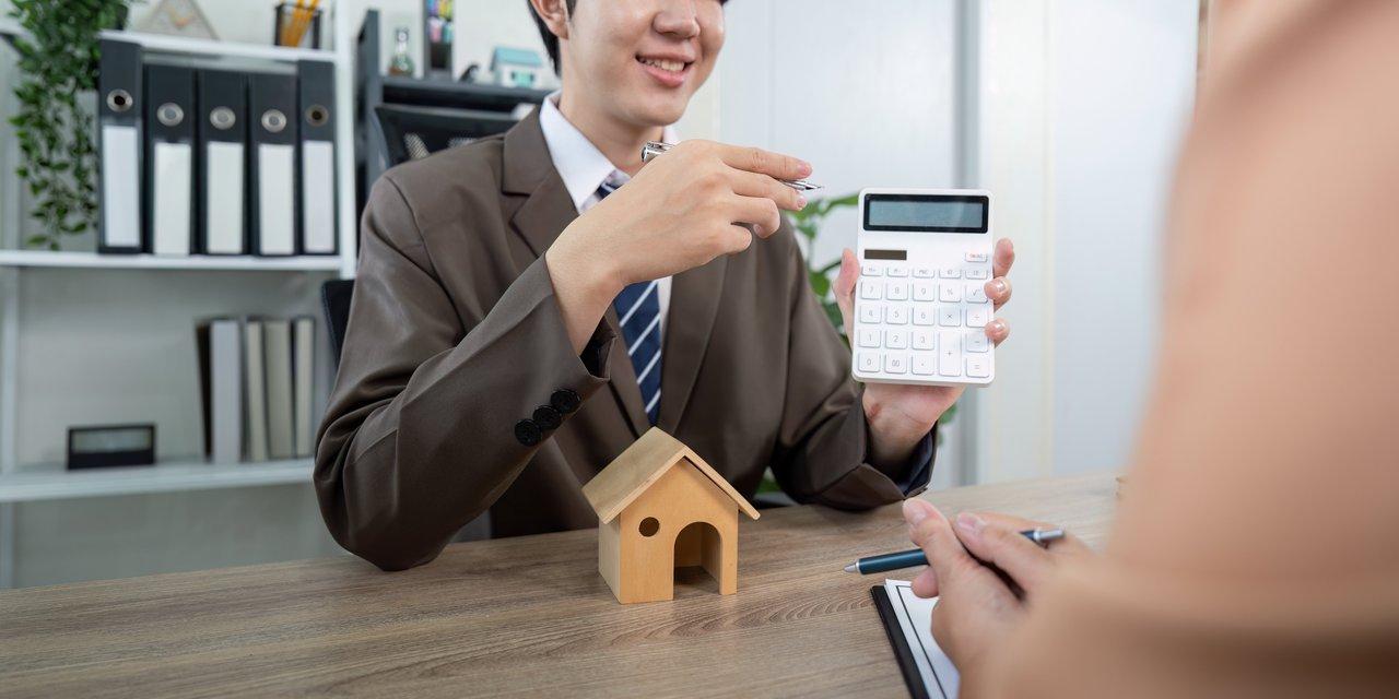 Calcul du coût total d’un crédit immobilier de 230 000 € sur 20 ans, incluant taux, assurances et frais.